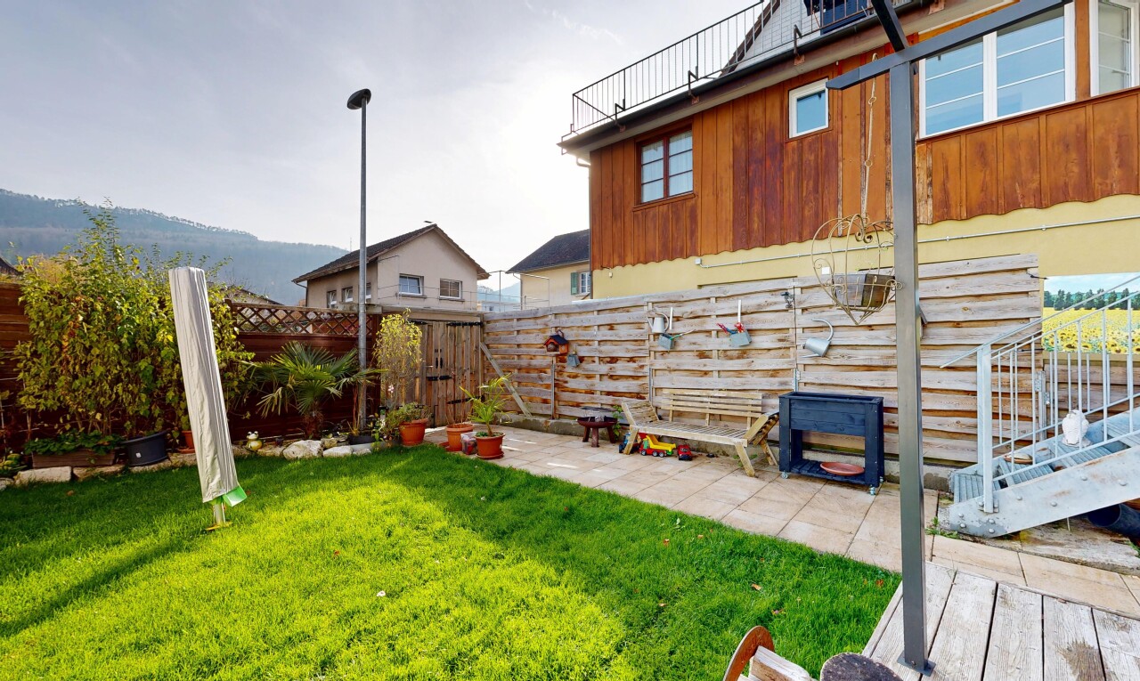 jardin avec pelouse, clôture, from property, et terrasse