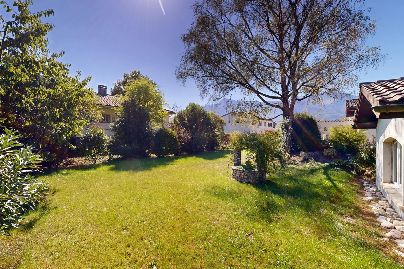 jardin avec from property, pelouse, et day time