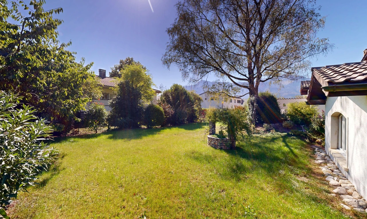 jardin avec from property, pelouse, et day time