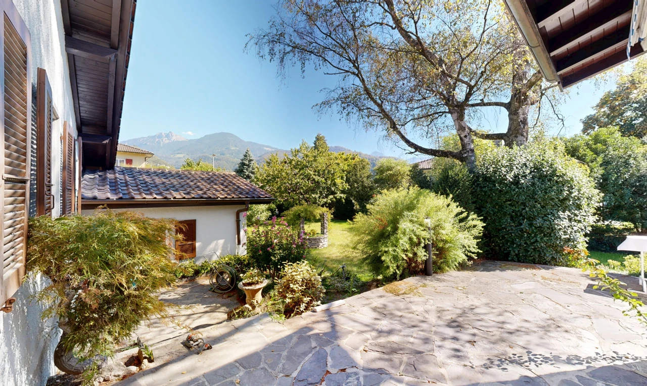 jardin avec from property, day time, mountain view, vue sur la montagne, et view focus