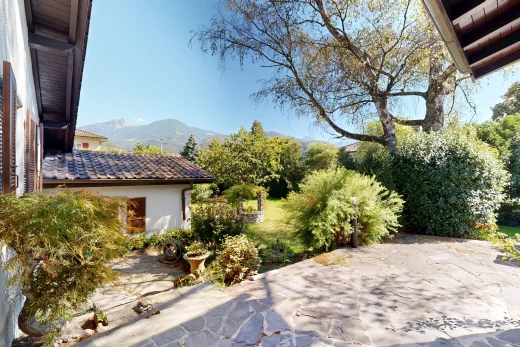 jardin avec from property, day time, mountain view, vue sur la montagne, et view focus