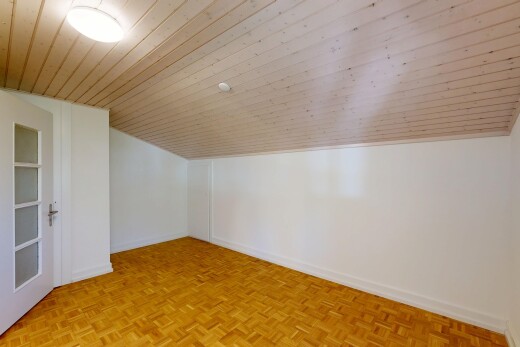 pièce vide avec pièce supplémentaire, low ceiling, plafond bas, drywall, et cloison sèche