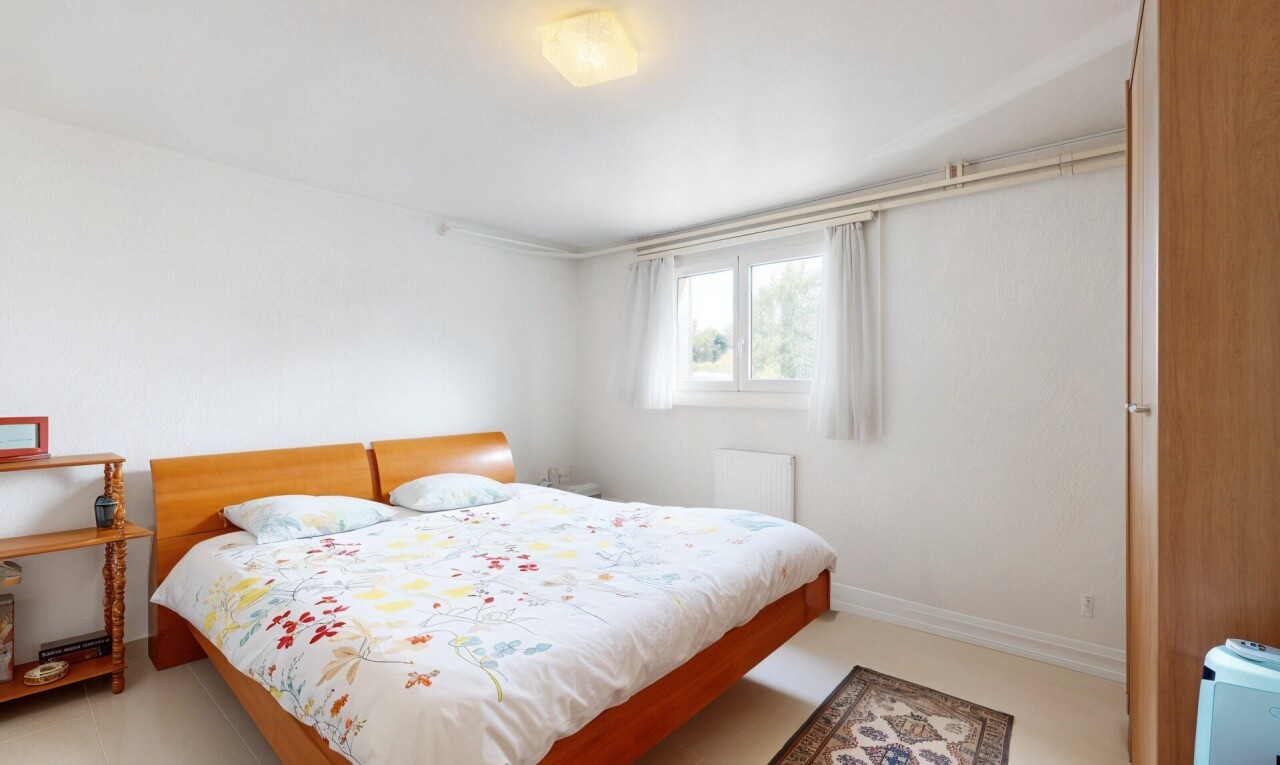 chambre avec lumière naturelle, natural light, cloison sèche, drywall, et inside property