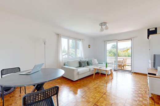 wohn- / esszimmer mit parquet floor, natürliches licht, natural light, gipskartonwand, und drywall