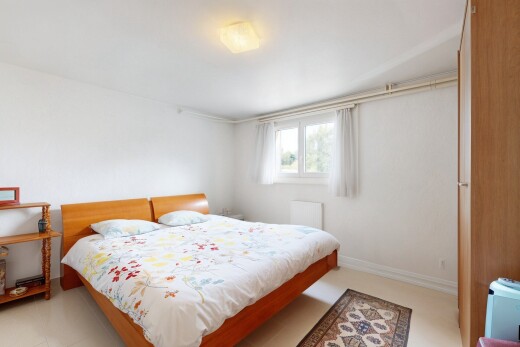 chambre avec lumière naturelle, natural light, cloison sèche, drywall, et inside property