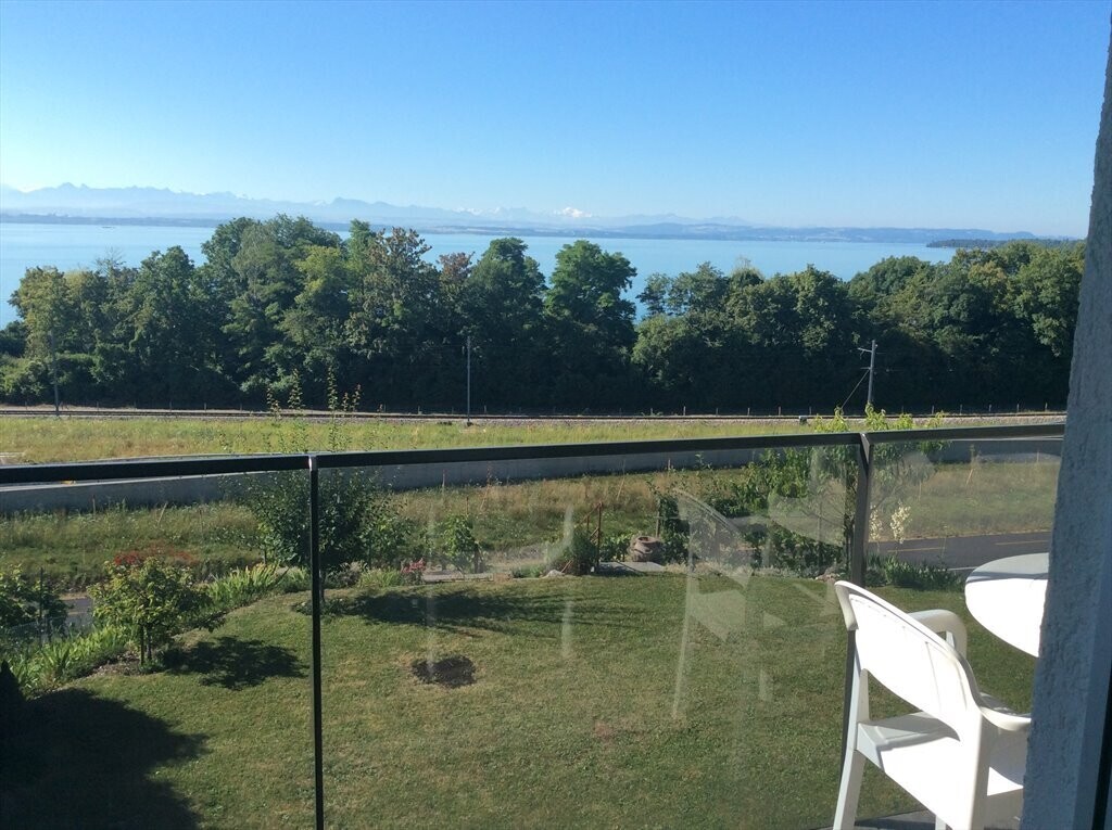 Deux maisons sur cette magnifique parcelle avec vue sur le lac!