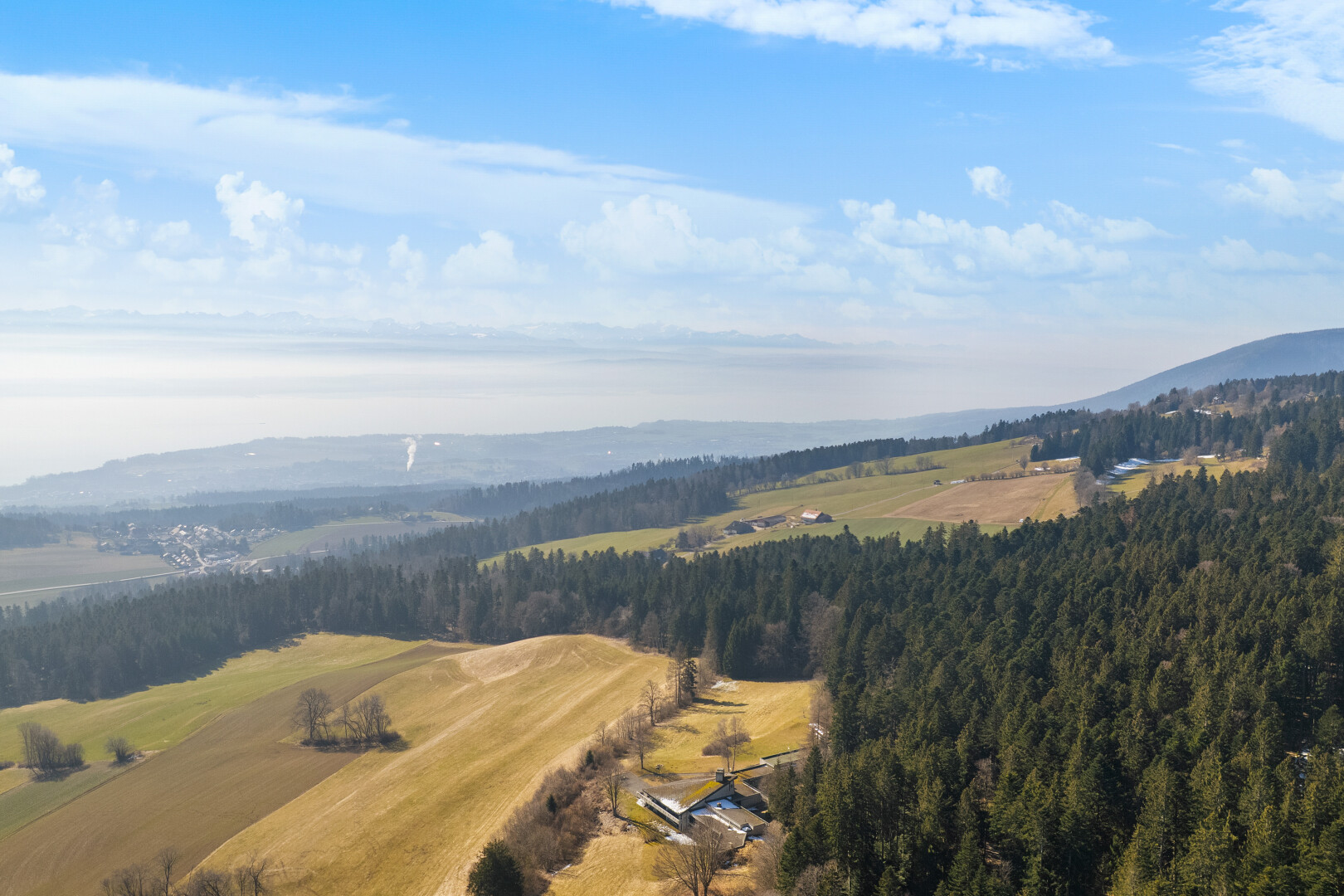 blick auf die berge mit ländliche aussicht, waldblick, und blick auf die berge