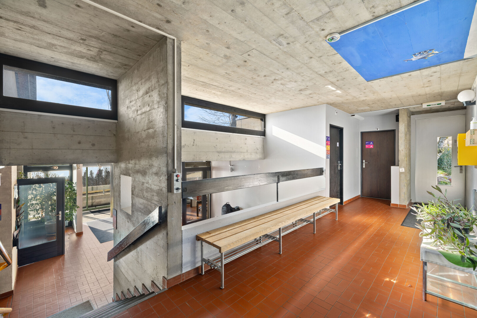 rezeption / lobby mit kamin