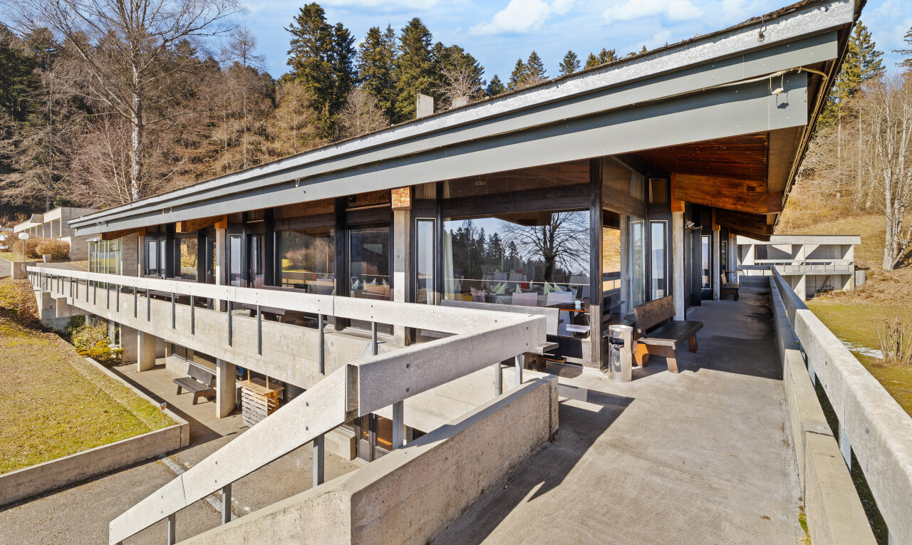 façade avec bardage en verre