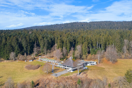blick auf die berge mit waldblick