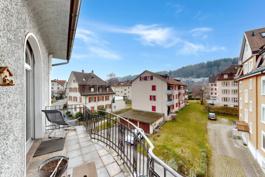 balkon mit balkon, from property, und day time