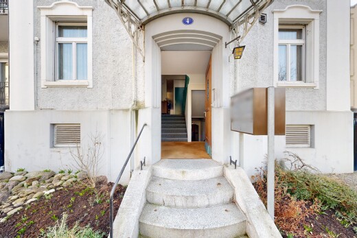 außenansicht mit property visible, vortreppe, und stuckverkleidung