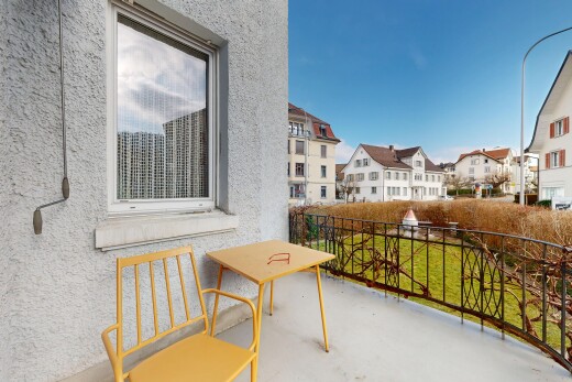 terrasse mit rasen und day time