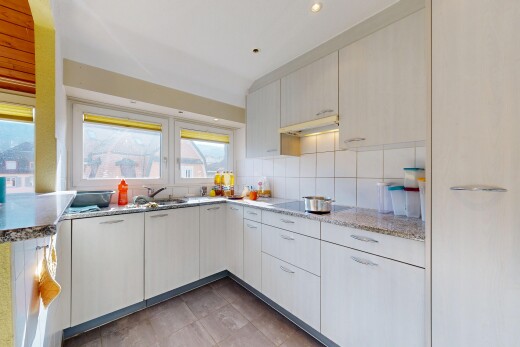 küche mit küchenrückwand beim herd, küchenrückwand beim Herd, natürliches licht, natural light, und inside property