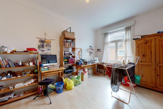 büro mit wood finish floor, holzfußboden, natural light, natürliches licht, und inside property