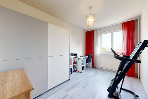 fitnessstudio mit inside property, natural light, natürliches licht, wood finish floor, und holzfußboden