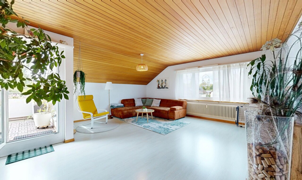 Preiswerte Dachwohnung an ruhiger Lage