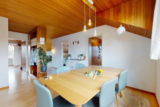 esszimmer mit inside property, holzfußboden, wood finish floor, gipskartonwand, und drywall