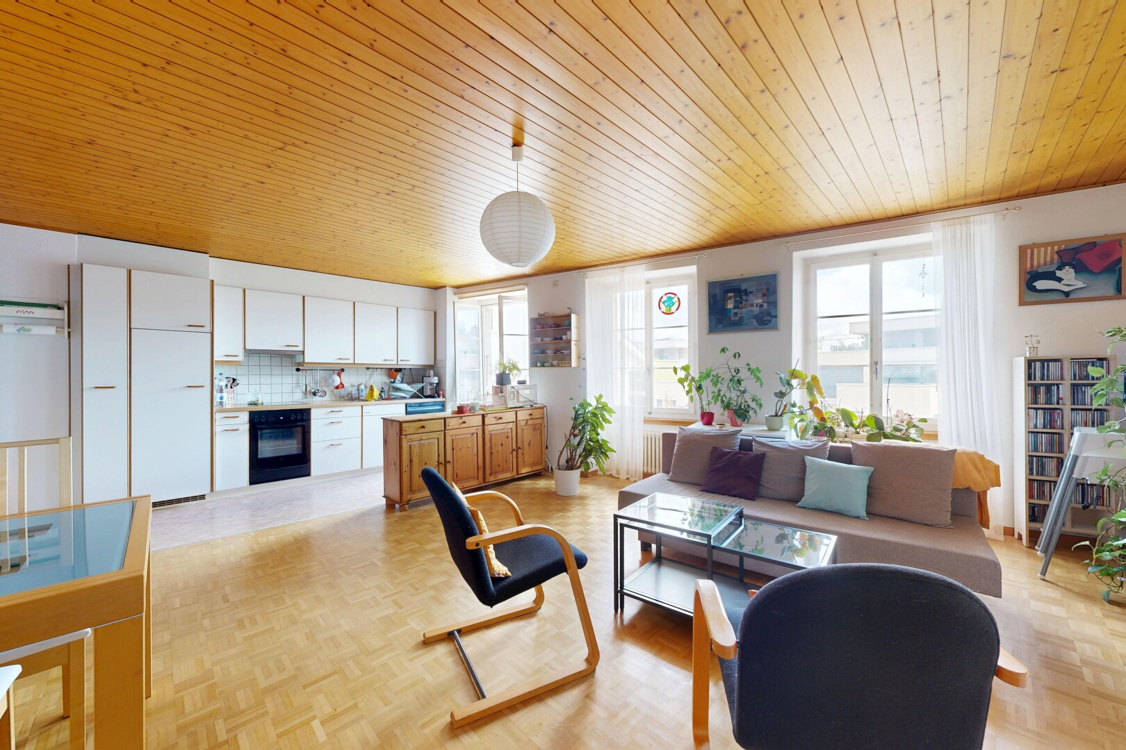 wohnzimmer mit parquet floor, inside property, holzfußboden, wood finish floor, und natürliches licht