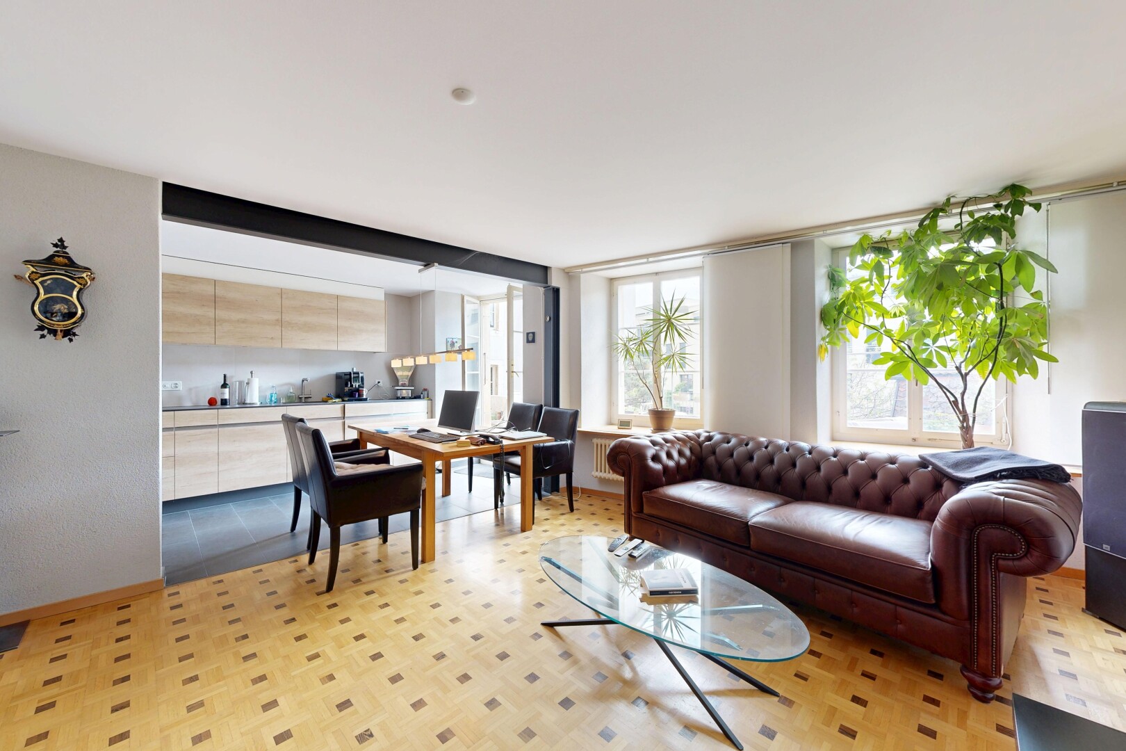 wohn- / esszimmer mit inside property, drywall, gipskartonwand, natural light, und natürliches licht