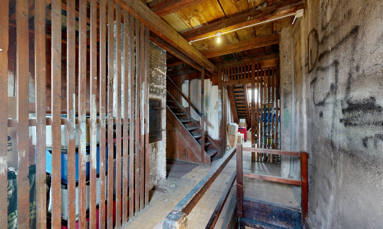 treppe mit inside property und unfinished floor