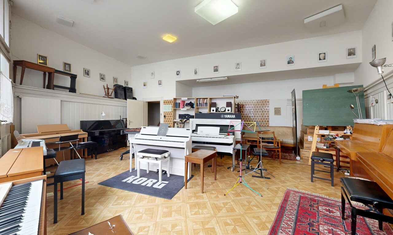 innenraum mit gipskartonwand, drywall, inside community, parquet floor, und holzfußboden