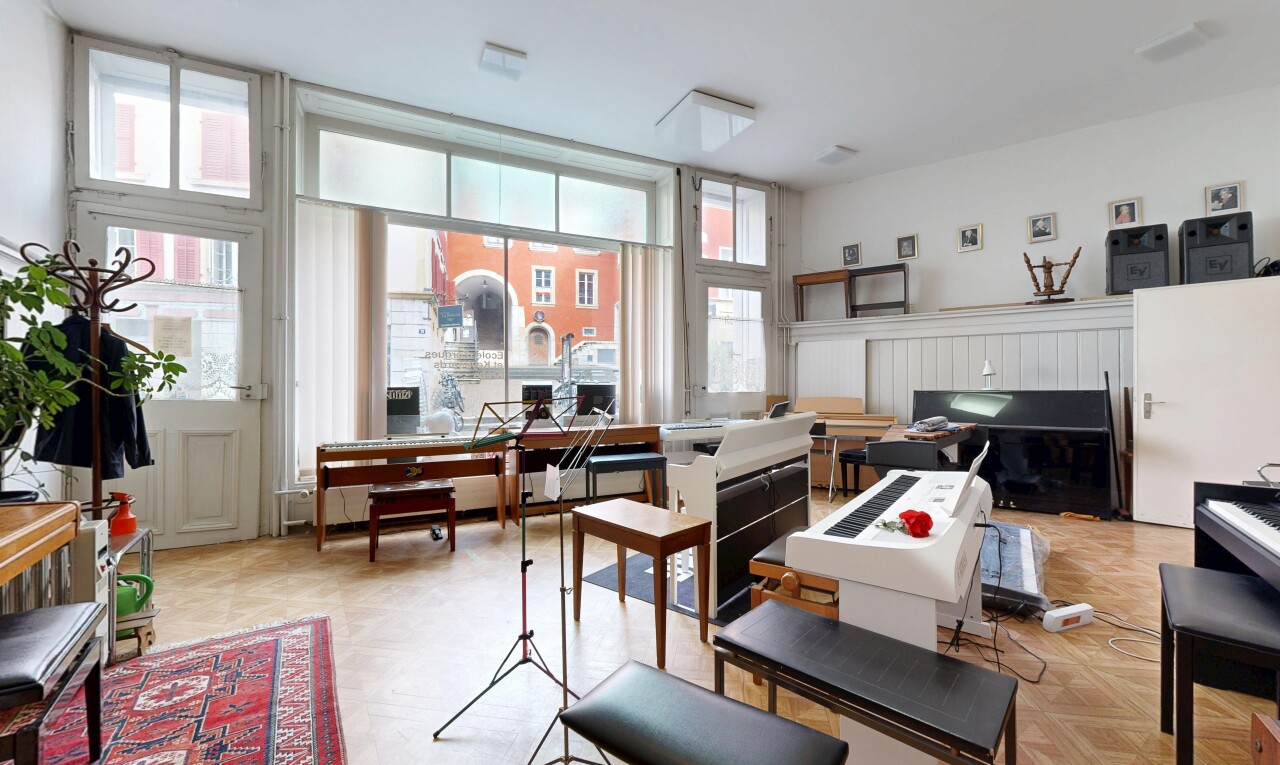 büro mit natürliches licht, natural light, inside community, parquet floor, und drywall