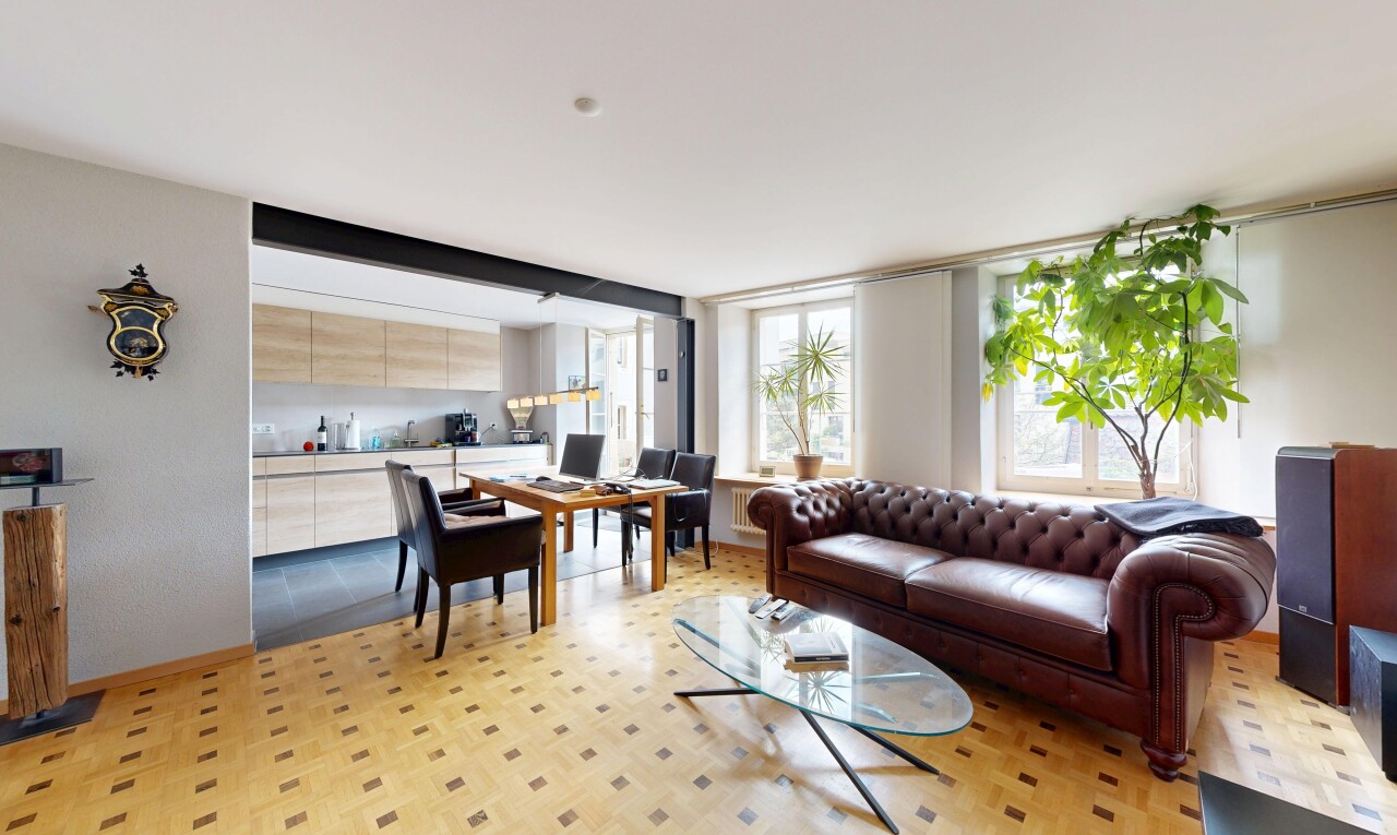 wohn- / esszimmer mit inside property, drywall, gipskartonwand, natural light, und natürliches licht