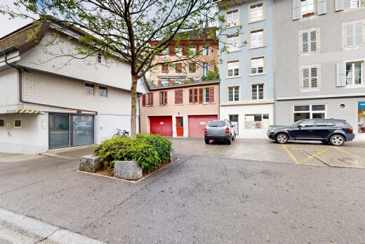 außenansicht mit eingebaute garage, apartment complex view, blick auf wohnanlage, from community, und auffahrt