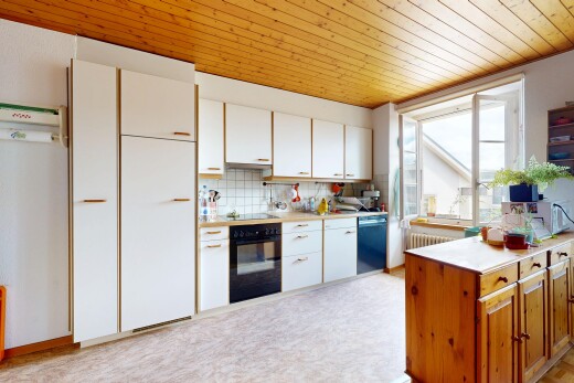 küche mit arbeitsplatten, light countertops, holzdecke, wood ceiling, und light floor