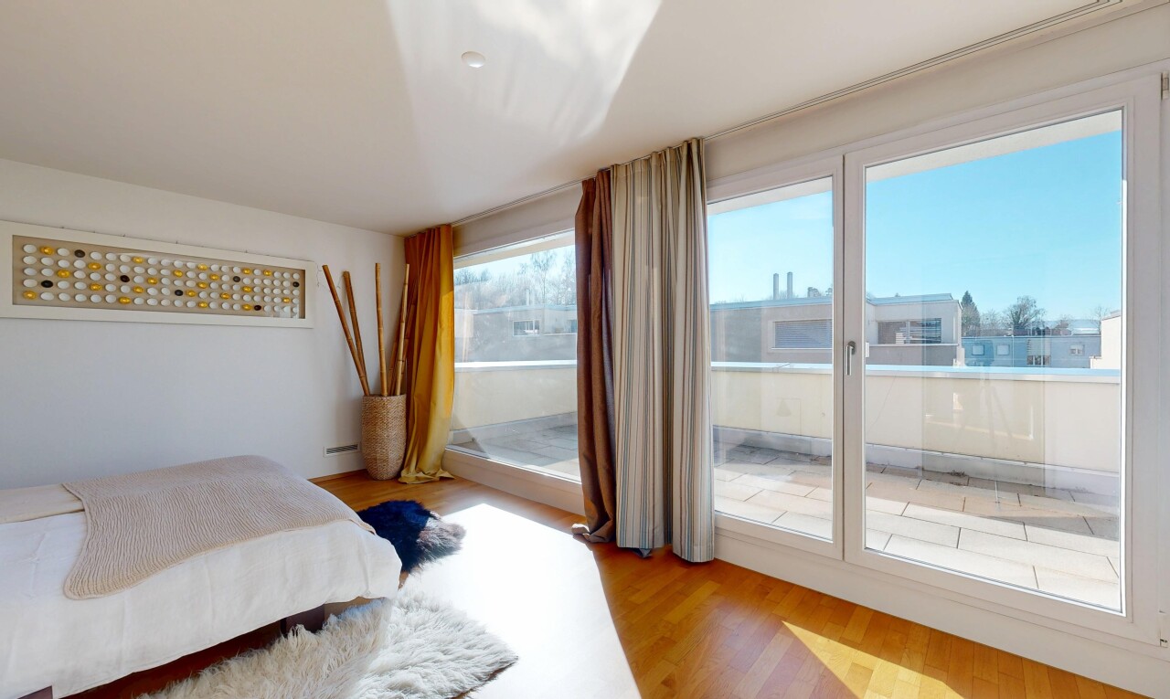 chambre avec cloison sèche, drywall, inside property, lumière naturelle, et natural light