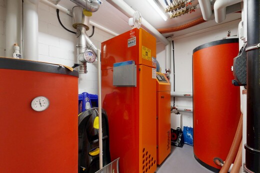 espace intérieur avec chauffe-eau