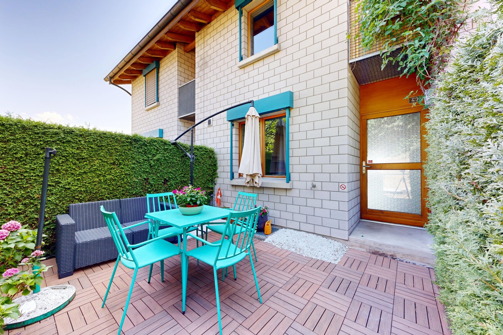 terrasse mit terrasse, essbereich im freien, from property, und property visible
