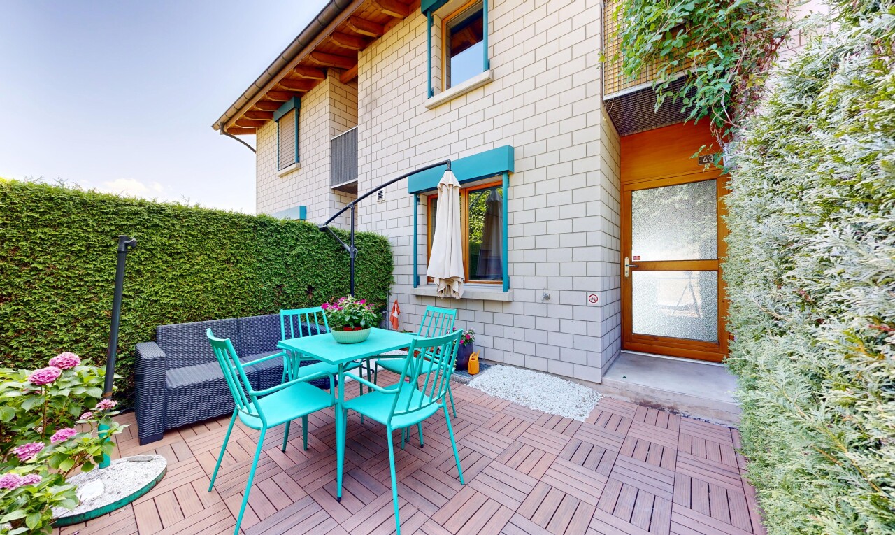terrasse mit terrasse, essbereich im freien, from property, und property visible