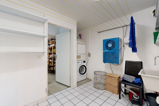 wäschekammer mit drywall, gipskartonwand, inside property, waschturm, und waschbecken
