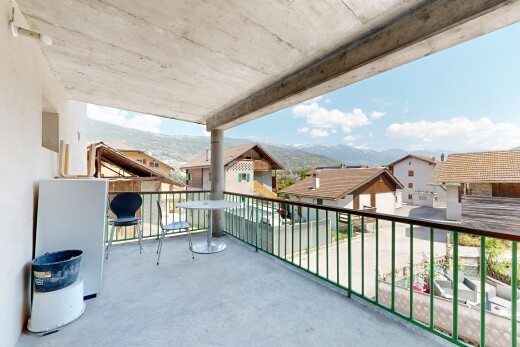 terrasse avec from property, day time, balcon, residential view, et vue résidentielle