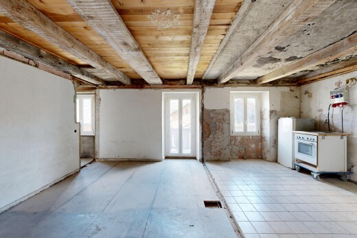 pièce vide avec inside property, lumière naturelle, natural light, et unfinished floor