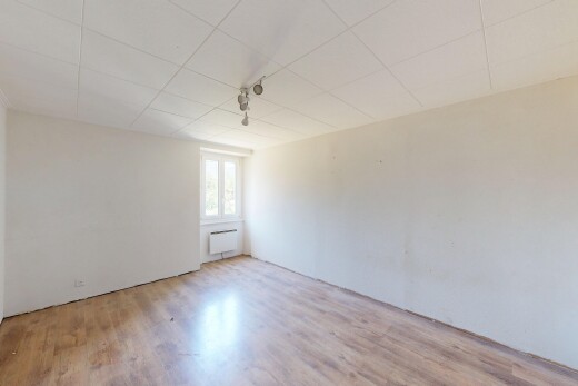 pièce vide avec inside property, lumière naturelle, natural light, cloison sèche, et drywall