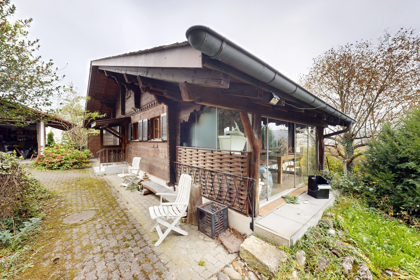 façade avec overcast, property visible, et terrasse