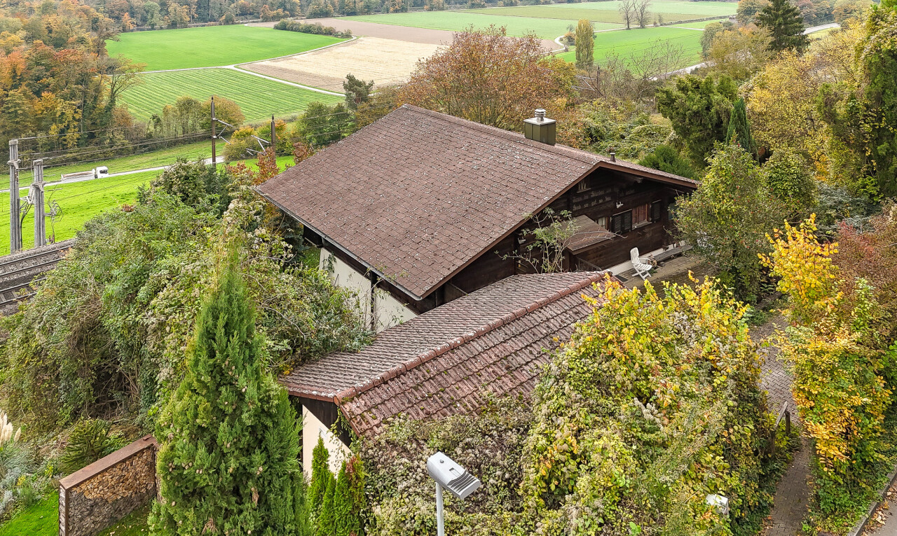 façade avec vue sur le verger/agriculture, orchard / agricultural view, property visible, vue rurale, et rural view