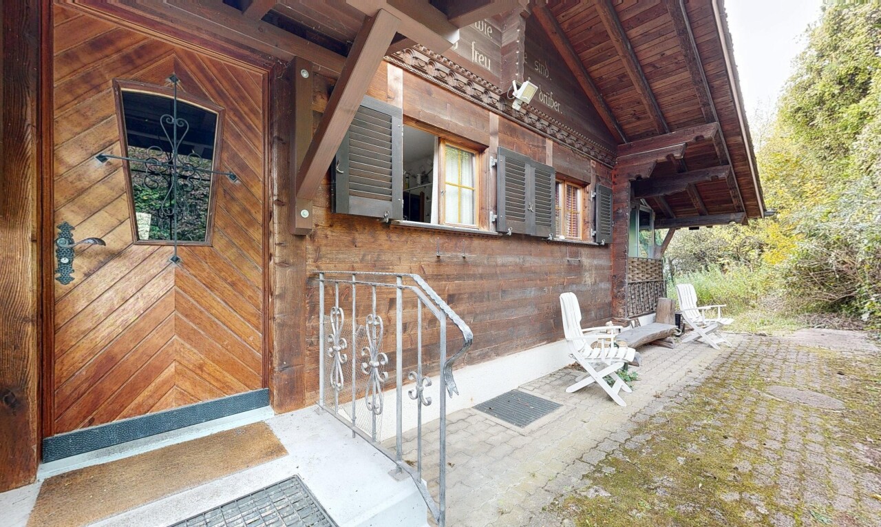 façade avec property visible et perron