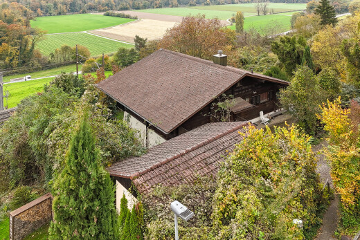 façade avec vue sur le verger/agriculture, orchard / agricultural view, property visible, vue rurale, et rural view