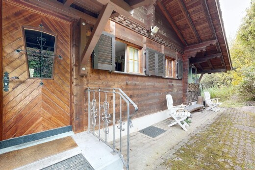 façade avec property visible et perron