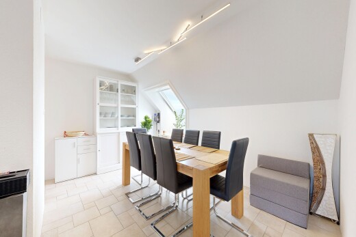 salle à manger avec inside property, plafond voûté, vaulted ceiling, plafond bas, et low ceiling
