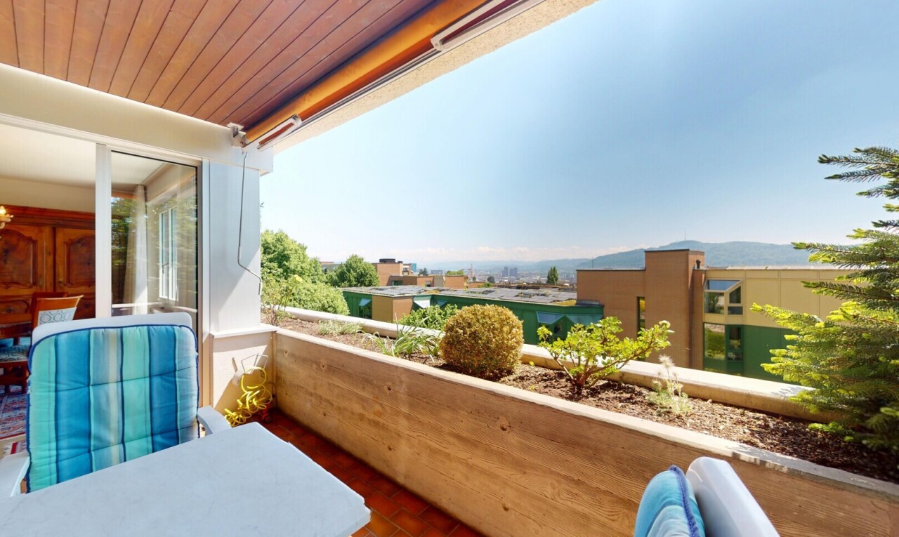 balcon avec balcon, from property, véranda, et day time