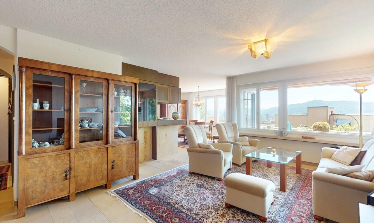 salon avec natural light, lumière naturelle, inside property, lustre remarquable, et drywall