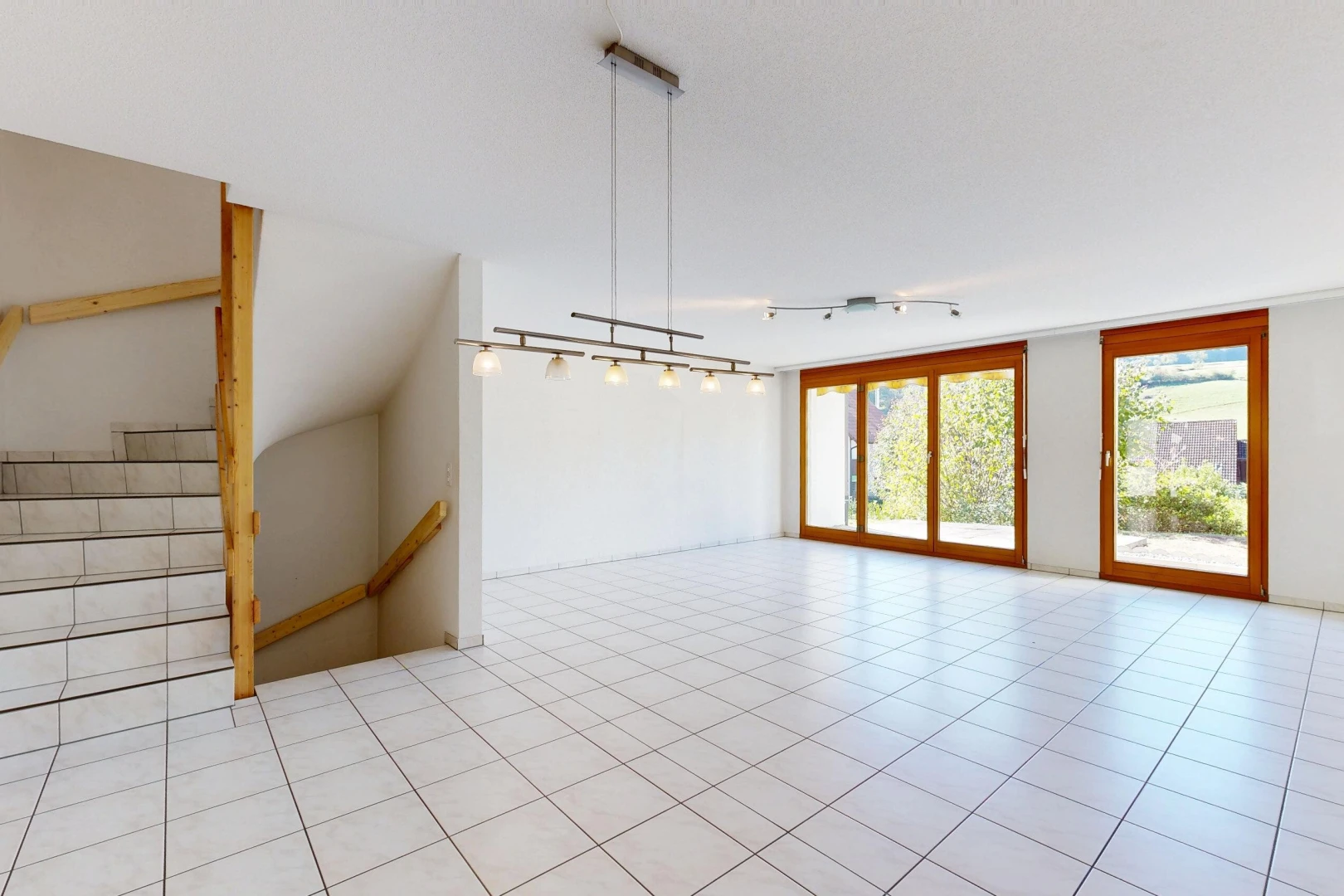 leerer raum mit deckenbeleuchtung, treppen, light floor, drywall, und gipskartonwand