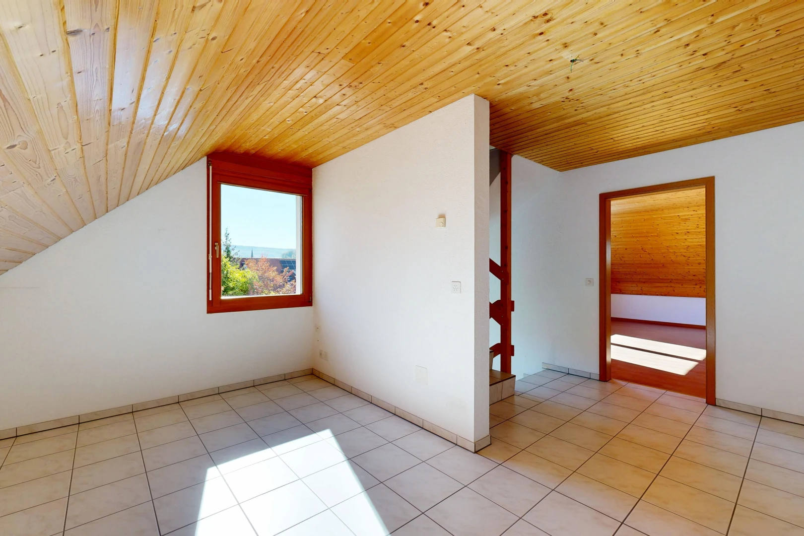 leerer raum mit wood ceiling, holzdecke, drywall, gipskartonwand, und light floor