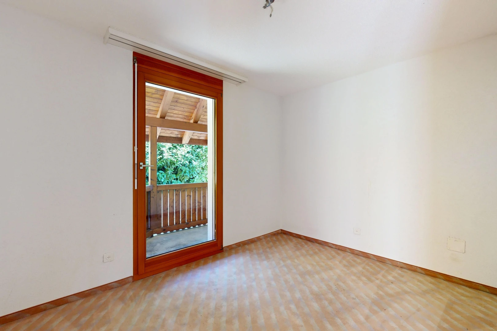 leerer raum mit gipskartonwand, drywall, inside property, sockelleisten, und baseboards wall