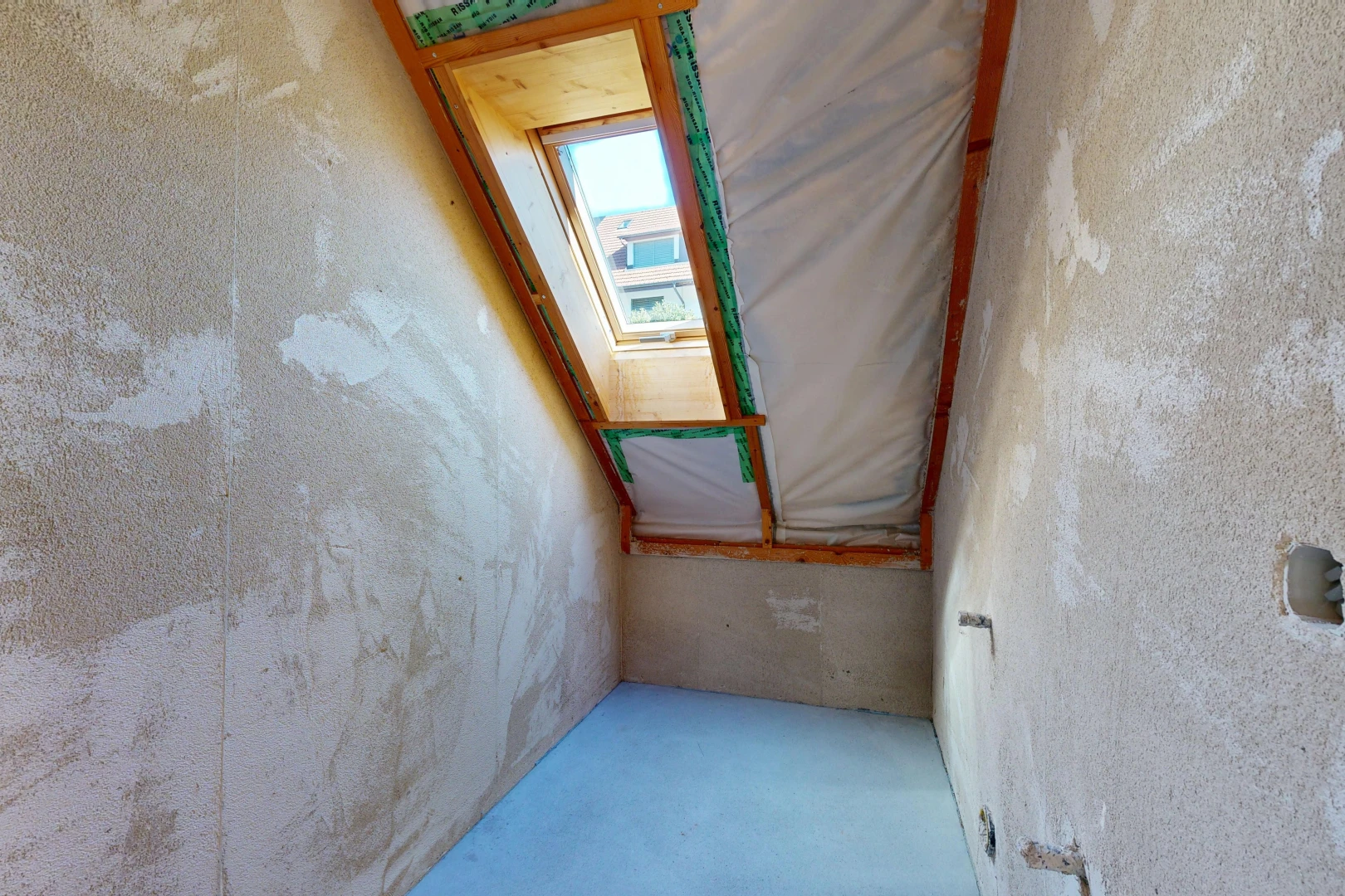 leerer raum mit natürliches licht, concrete floor, betonboden, und inside property